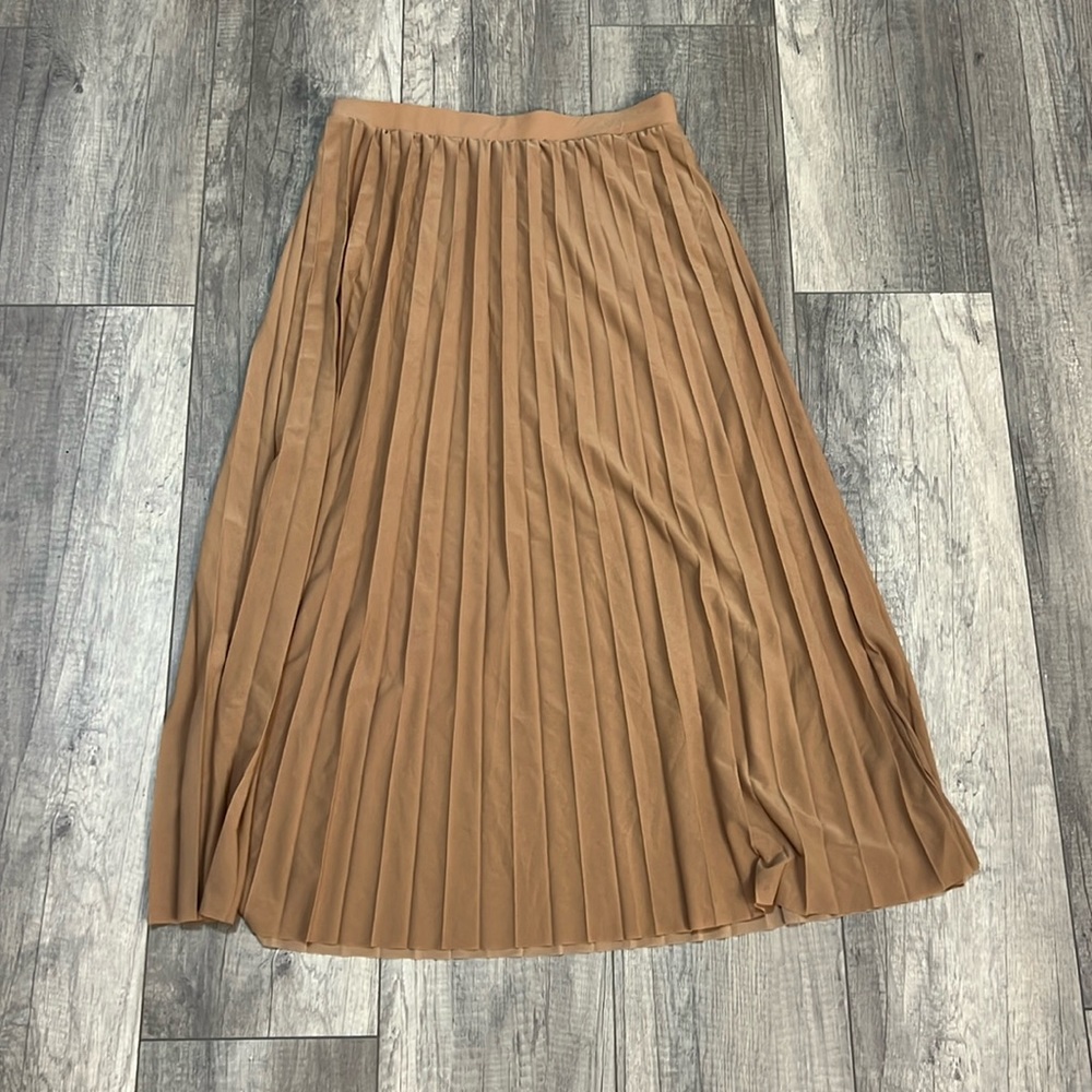 Love Highlight Pleated Skirt